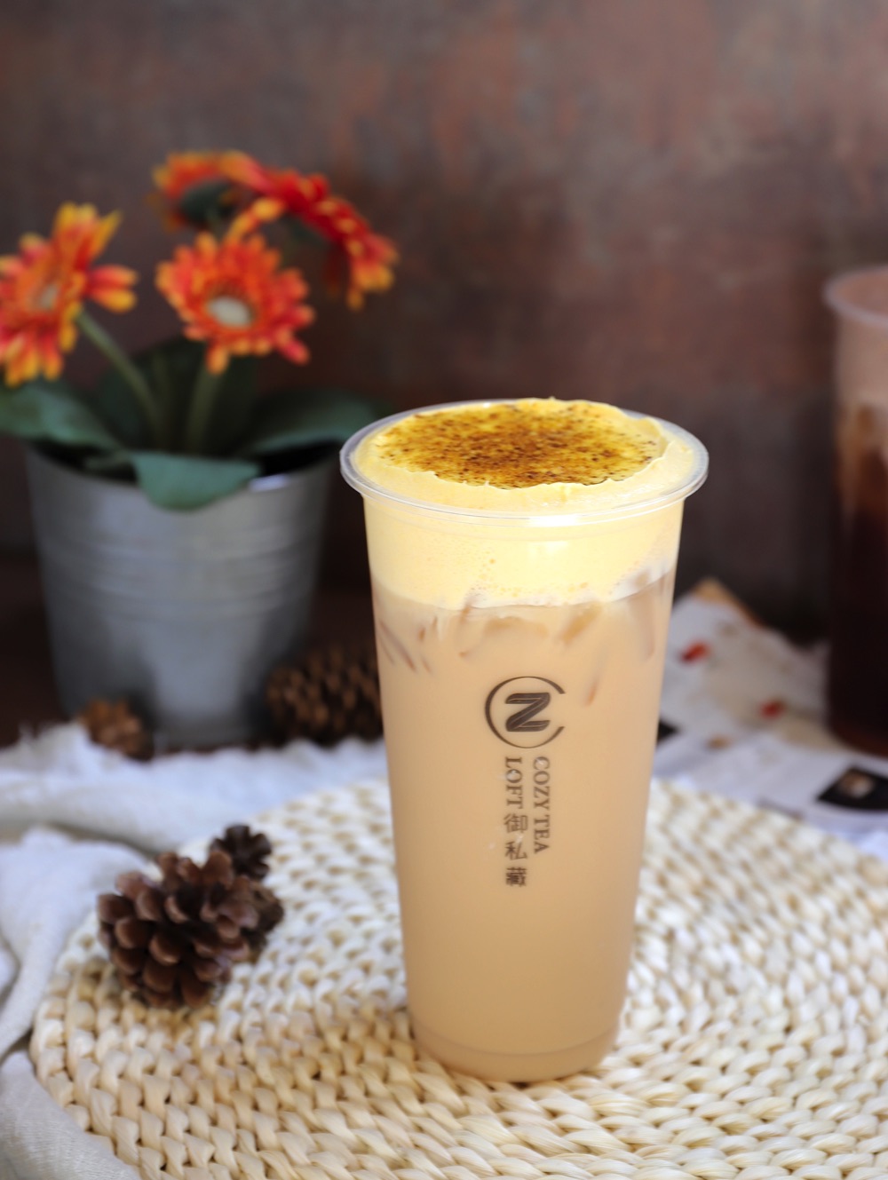 御私藏Cozy Tea Loft長榮店：嶄新三代店浪漫推出新系列飲品濃郁奶蓋超滿足.吉普賽奶蓋系列買二送一.到9/12.ㄧ起享受浪漫的幸福飲