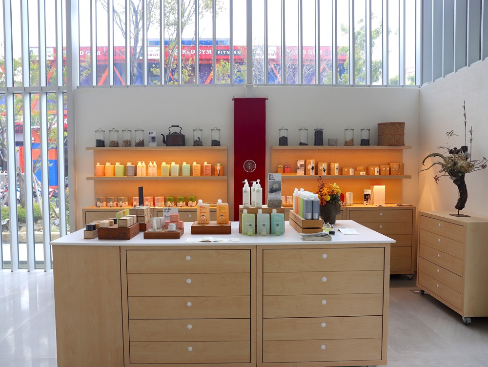 OC Blooming To Go / 好喝至上 台南樹林店：台南豪宅內的韓系網美咖啡店.熱拿鐵平價好喝還有美美的拉花｜台南咖啡店推薦